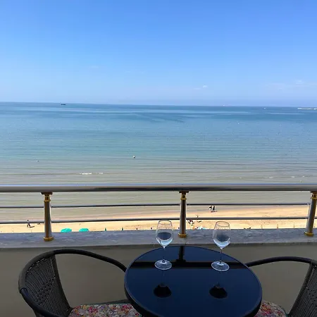 Renata Seaview 310 公寓 *