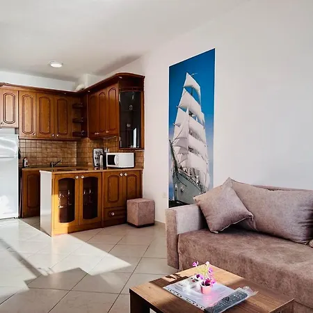Renata Seaview 310